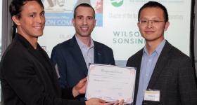 Prof. Liu receiving his award certificate
